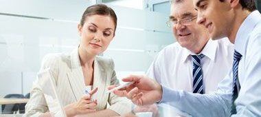 what is the difference between a mortgage broker and a mortgage bank